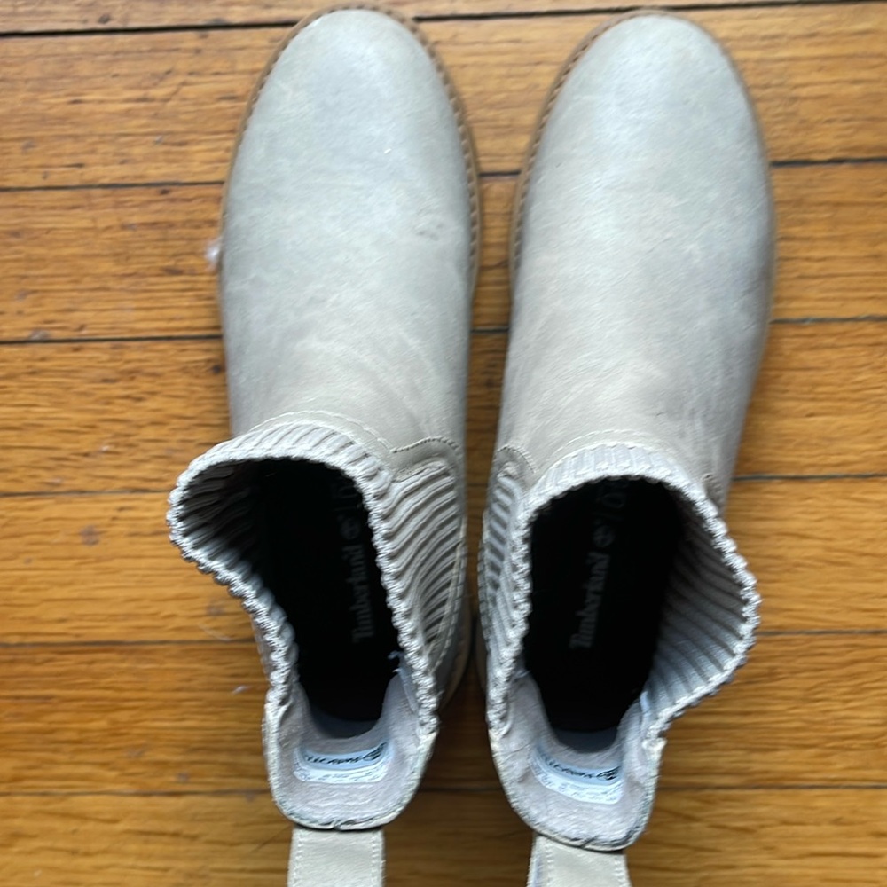 women’s Timberland Platform Chelsea Boots in Stone, size 6